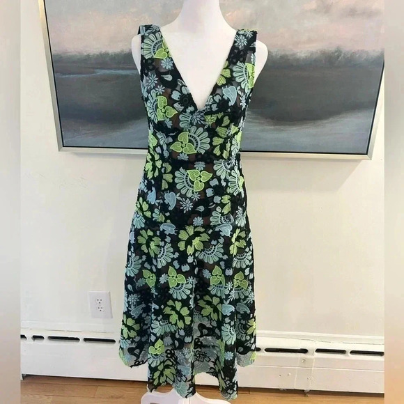 Tracy Reese Women’s Embroidery On Net Dress. Size 0 - Picture 3 of 10